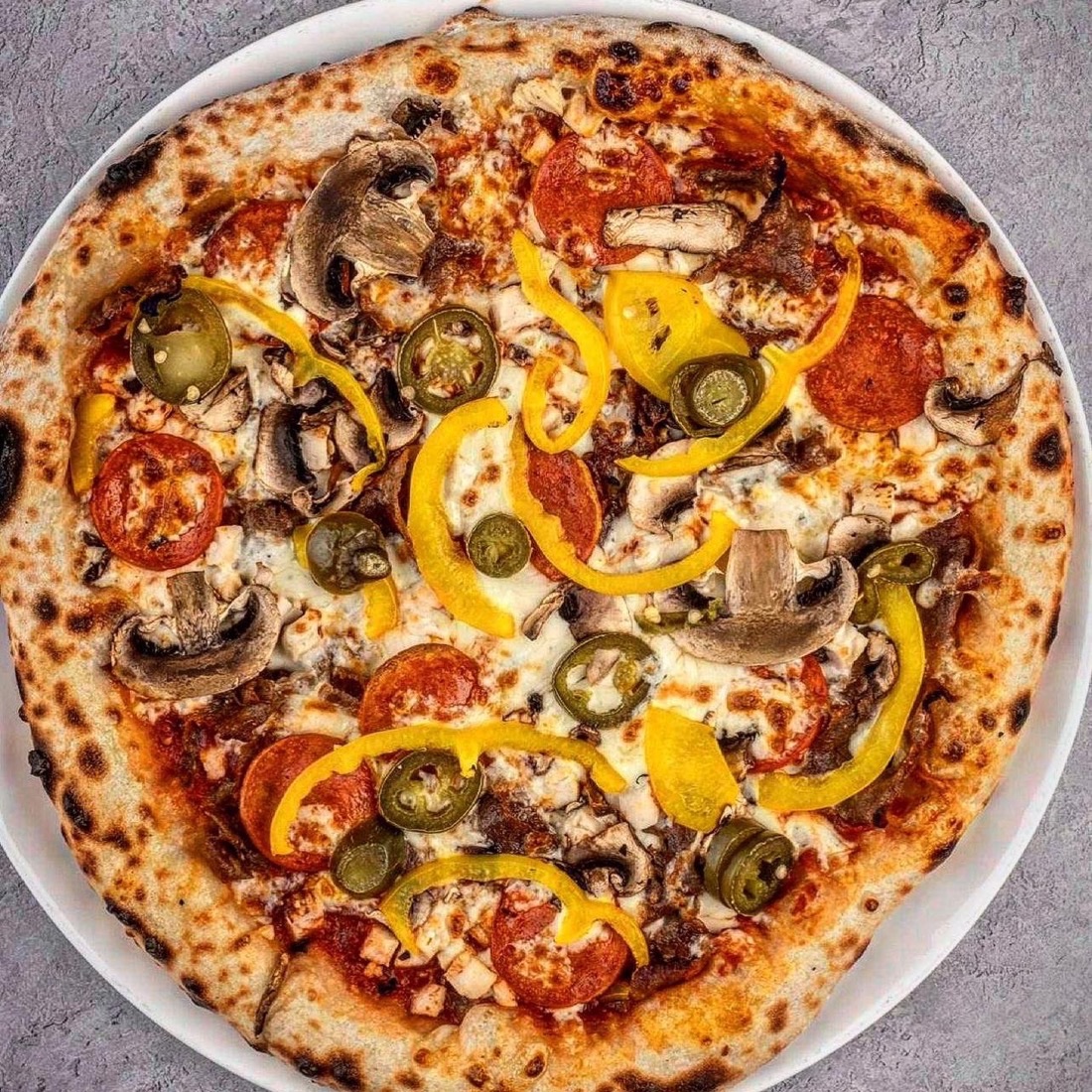 Bambinon pizza ylhäältä kuvattuna